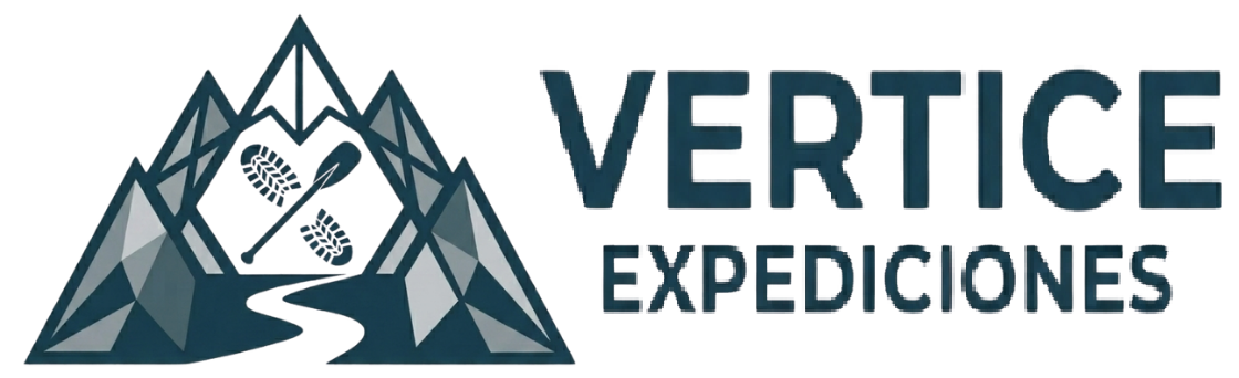 Logo de Vértice Expediciones: montañas geométricas azules con un río, un remo cruzado y huellas de botas de trekking.